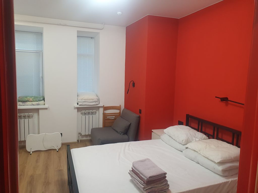 Семейный номер Студия 3 места (душ + санузел)