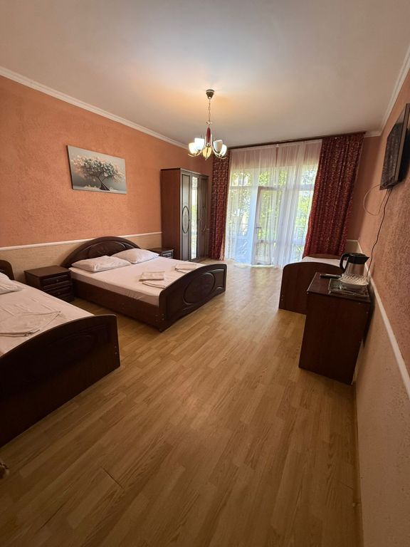 Четырёхместный номер люкс с видом на горы