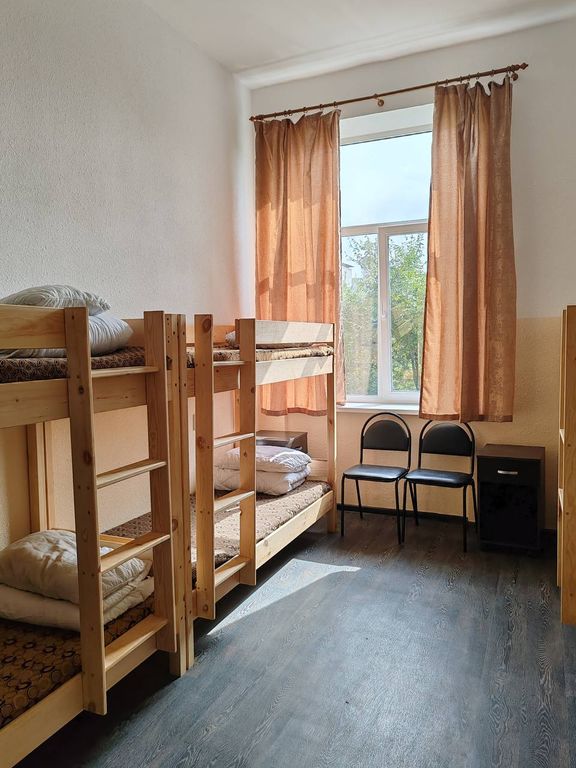 Многоместный мужской номер эконом (душ/туалет общий)