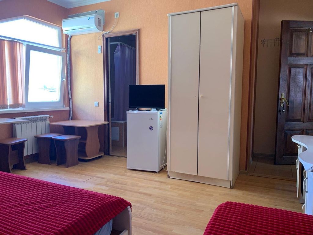 Четырёхместный номер с удобствами, в самом центре Адлера район Мандарин