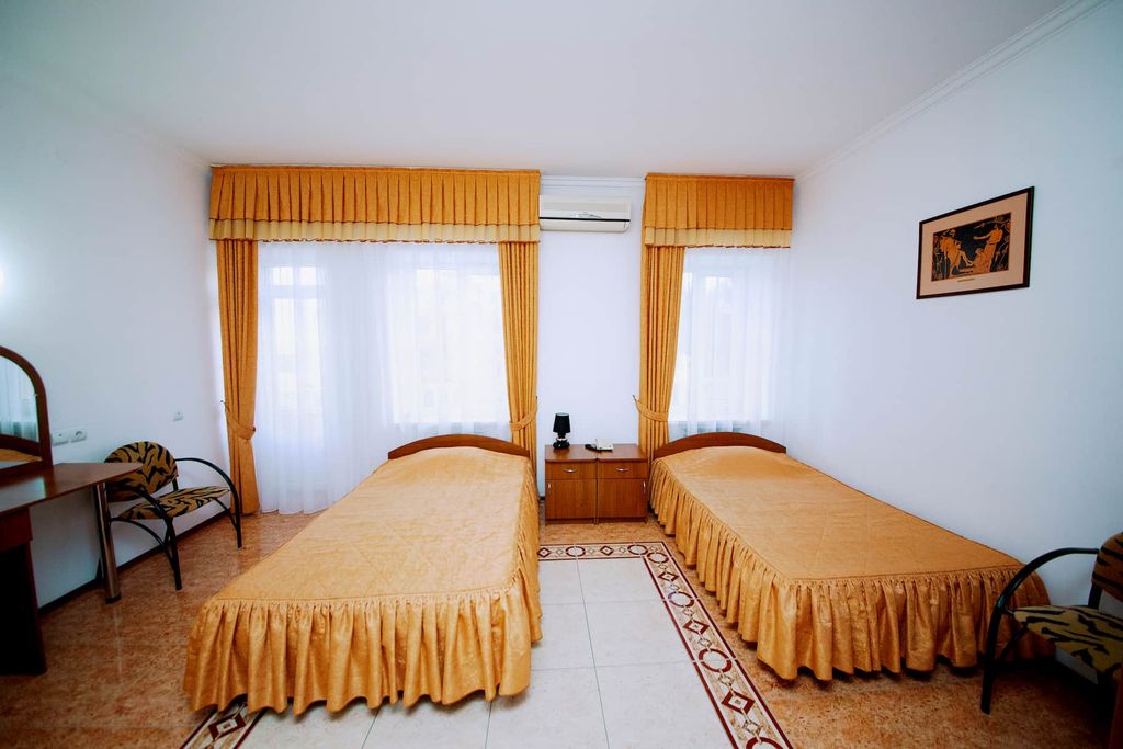 Двухместный номер с 2 отдельными кроватями стандарт Твин с балконом