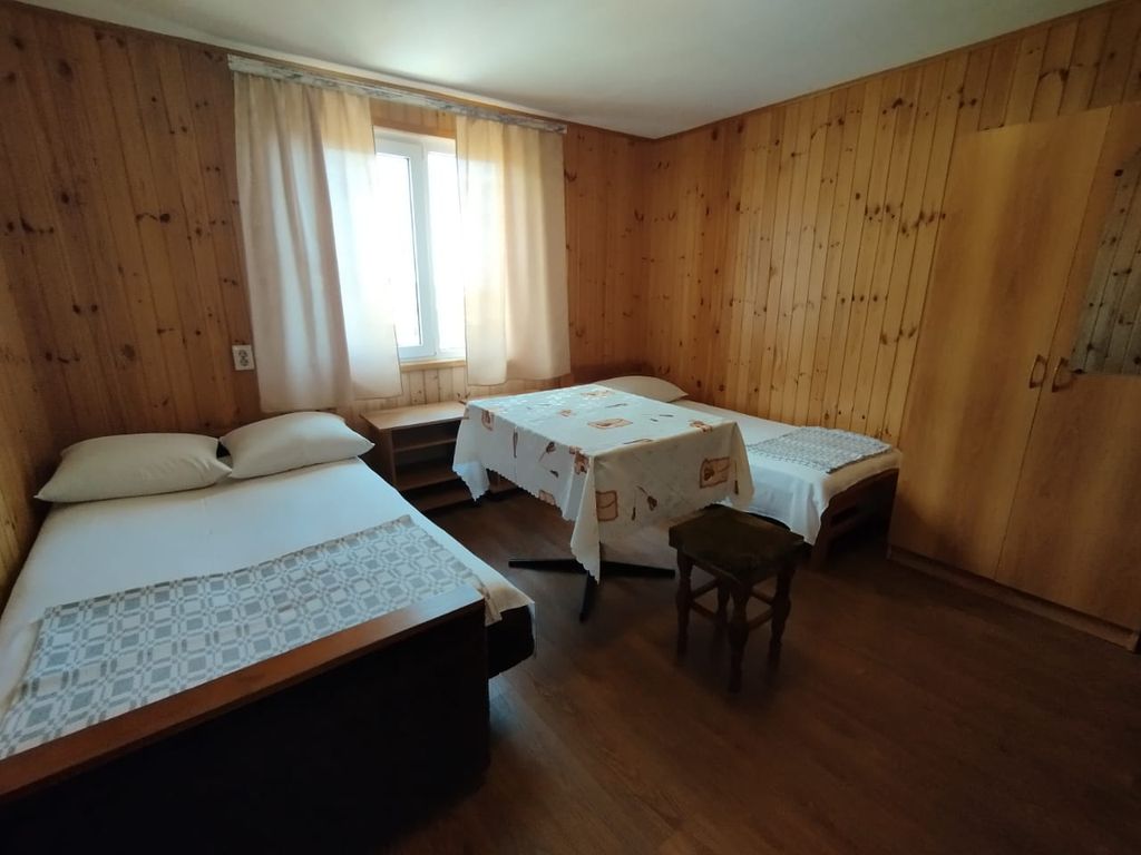 Трёхместный номер эконом с видом на море