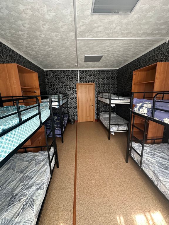 Многоместный мужской номер эконом (душ/туалет общий)