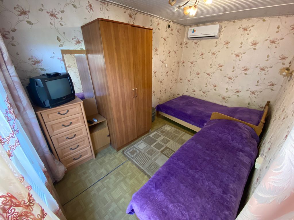 Трёхместный номер эконом с wi-fi и кондиционером