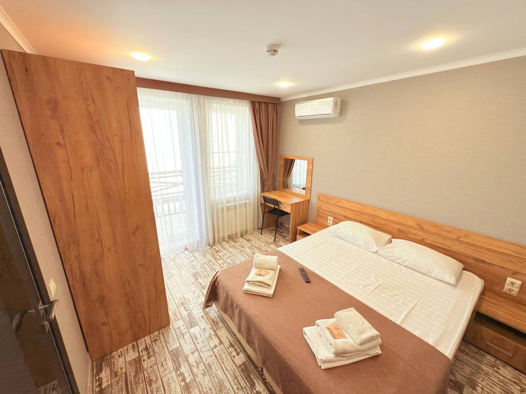 Апартаменты 2х-комнатные с балконом и кухней II корпус