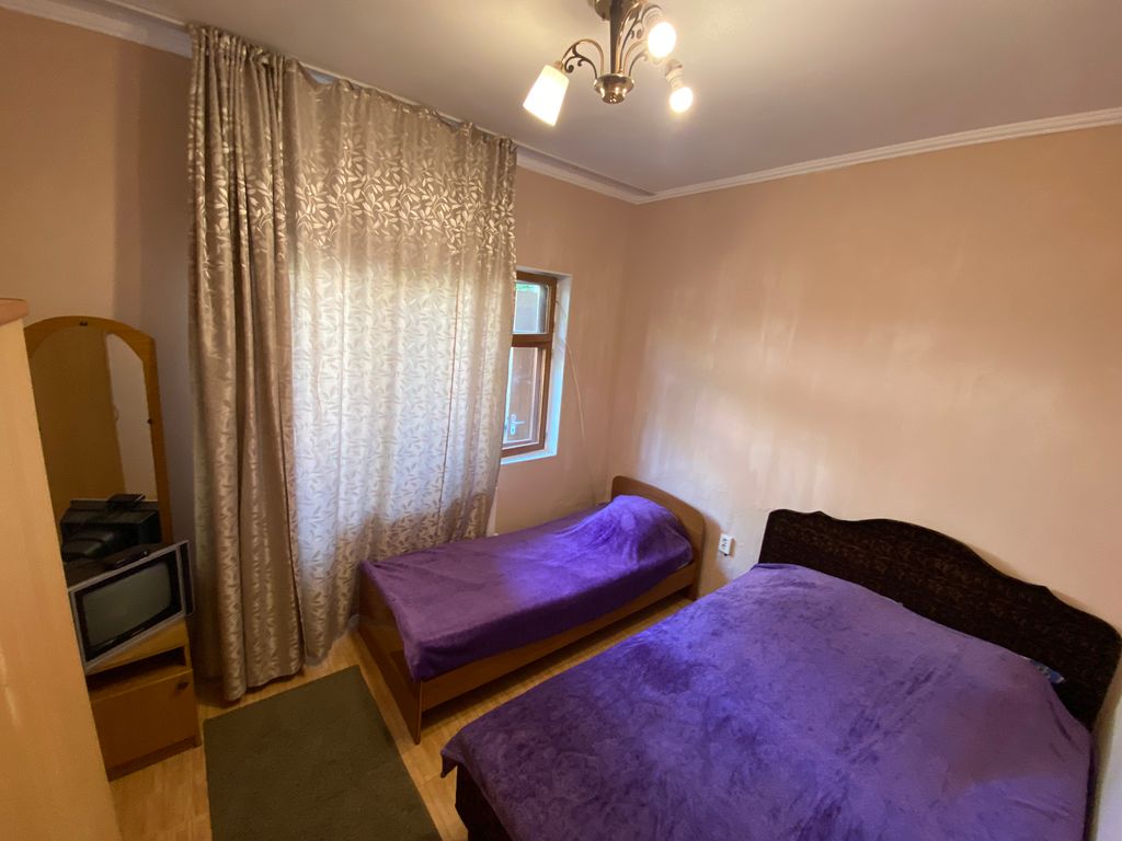 Трёхместный номер трехместный улучшенный (санузел в прихожей на 2 номера)