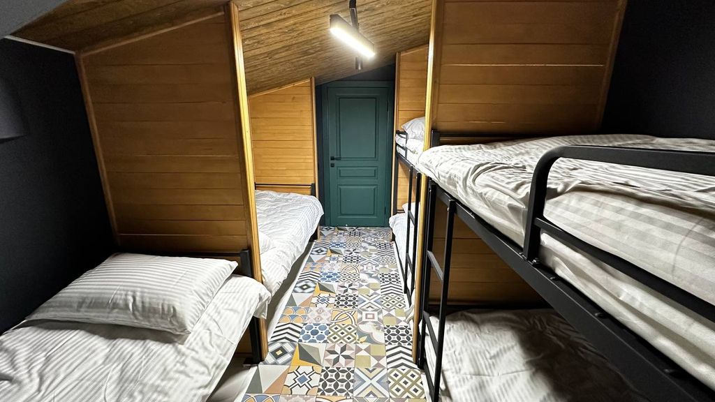 Многоместный женский номер с 6 кроватями