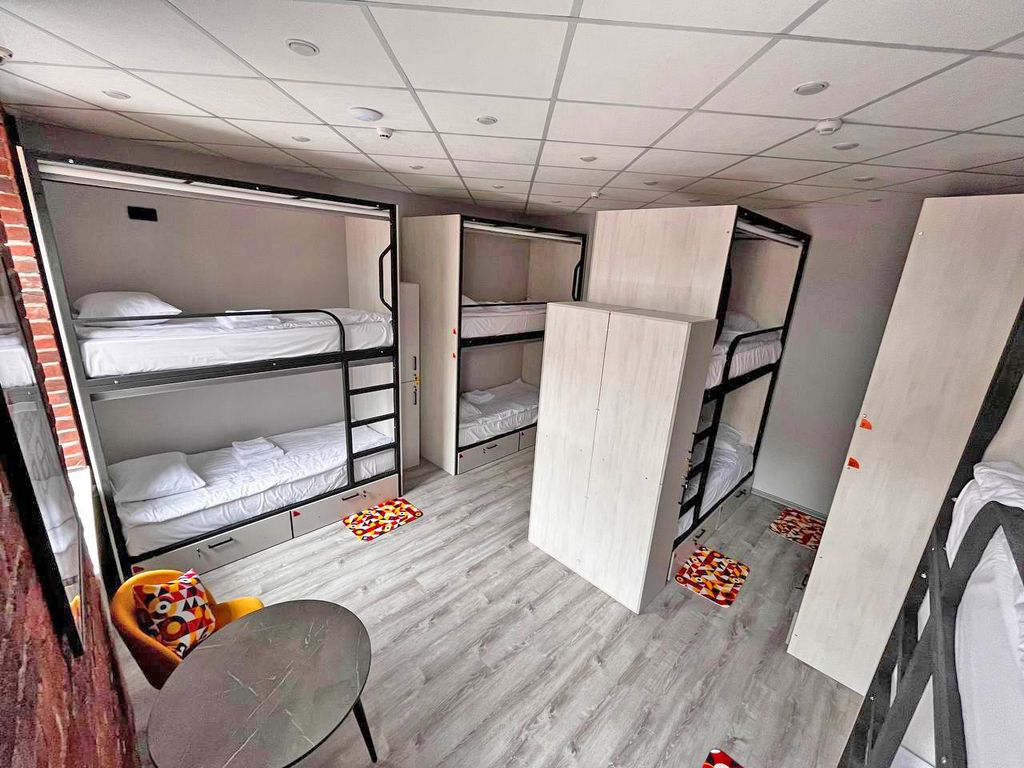 Многоместный смешанный номер место в 10-местном общем номере