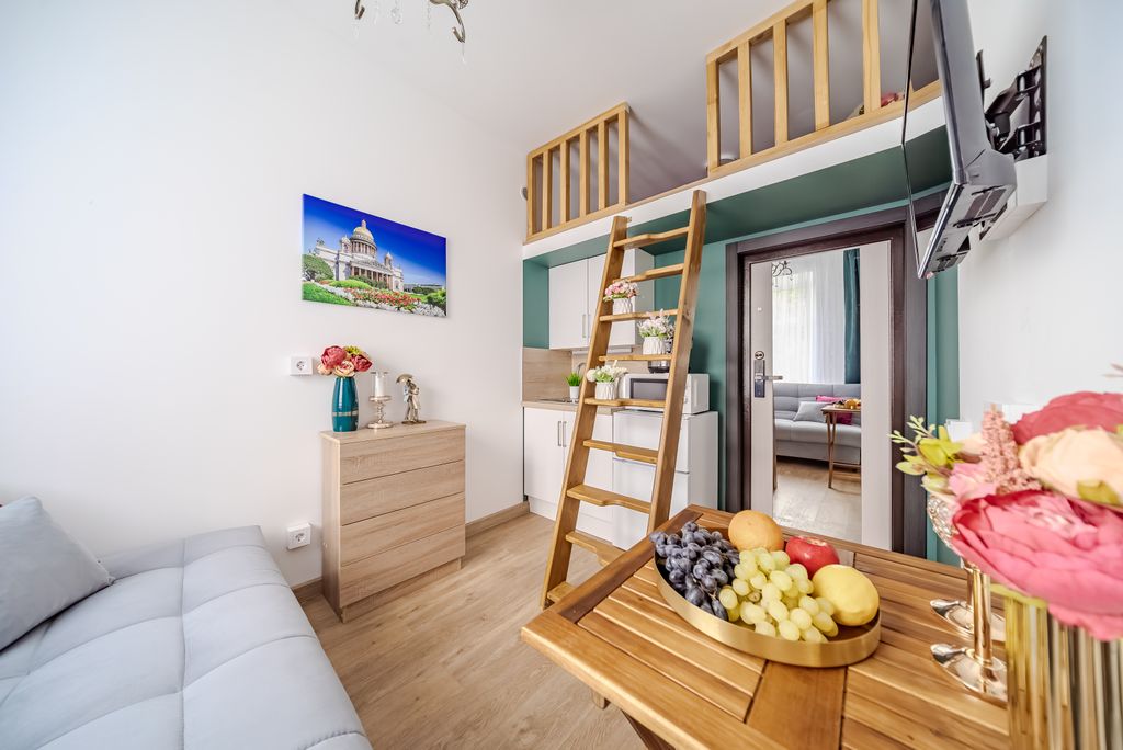 Четырёхместный номер двухуровневая комната