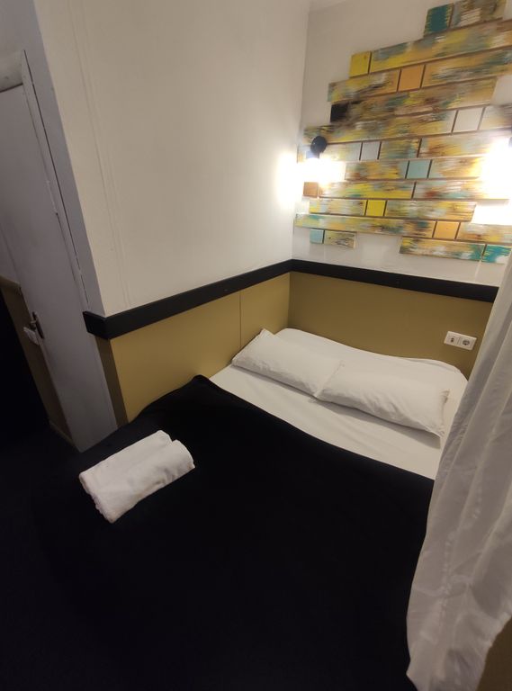 Двухместный номер с 1 кроватью небольшой на первом этаже