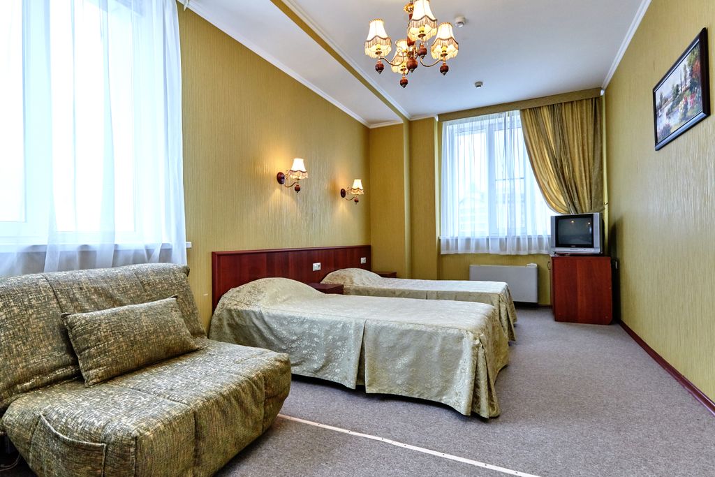 Двухместный номер с 2 отдельными кроватями эконом (общая ванная на 2 номера)