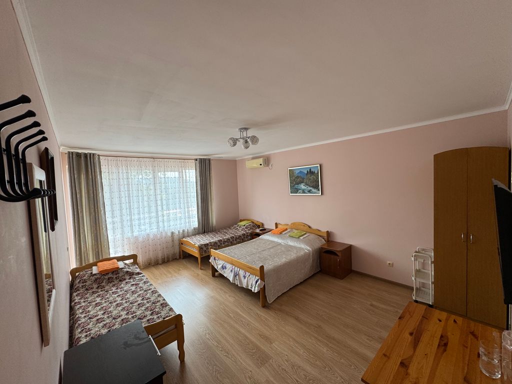 Четырёхместный номер Люкс с балконом