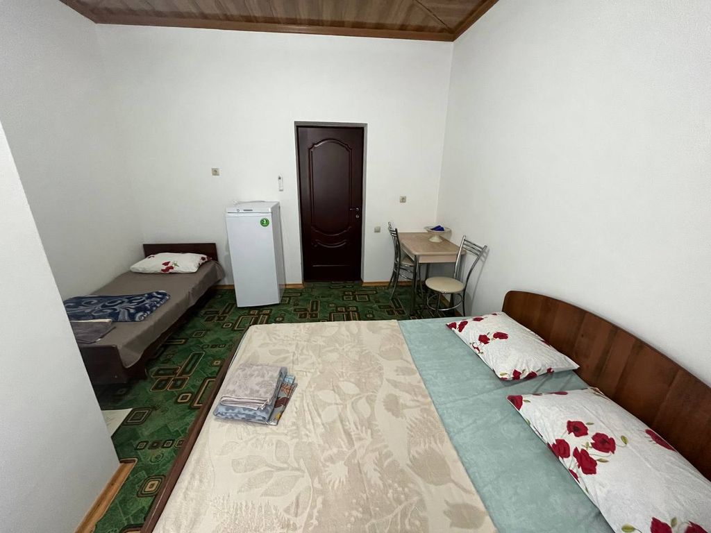 Трёхместный номер Стандартный трёхместный номер с двуспальной и односпальной кроватями