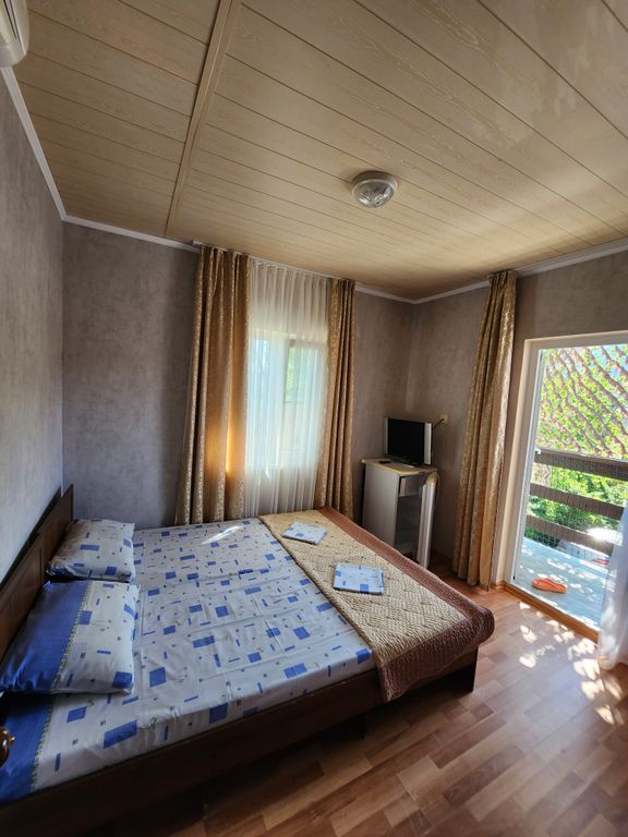 Трёхместный номер люкс с видом на горы