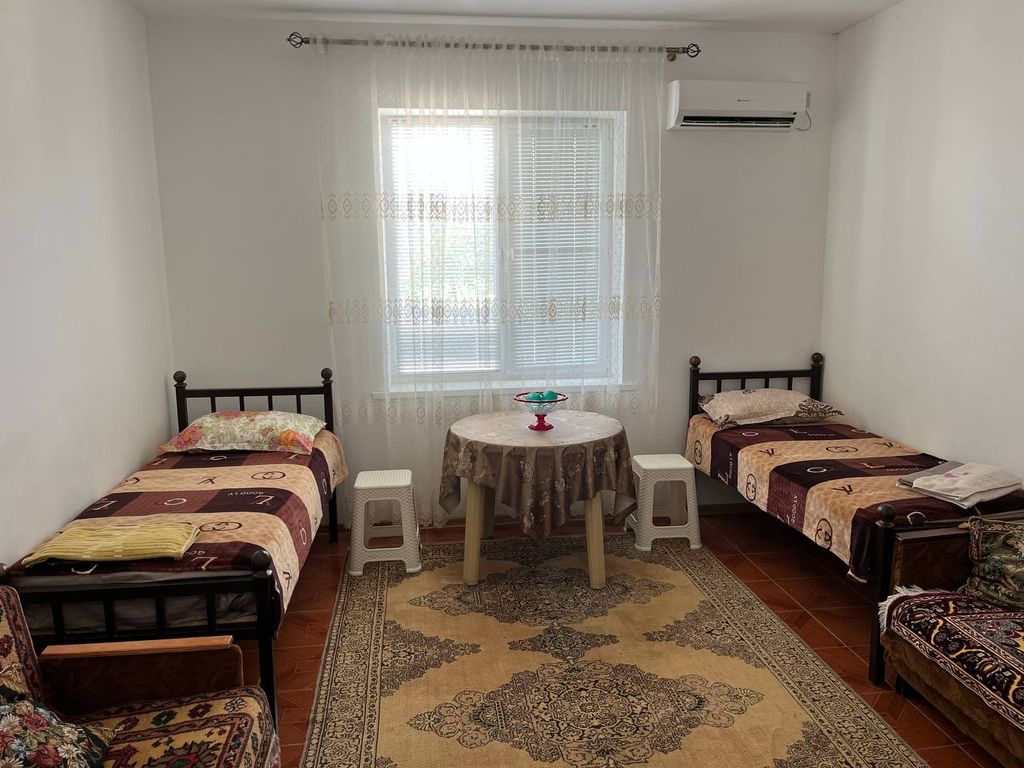 Двухместный номер с 2 отдельными кроватями Двухместный номер эконом-класса с 2 односпальными кроватями и общей ванной комнатой