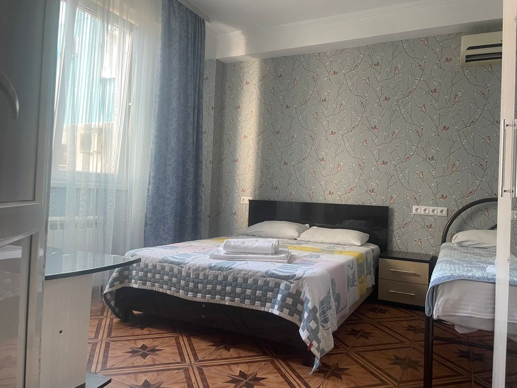 Трёхместный номер стандарт с видом на город