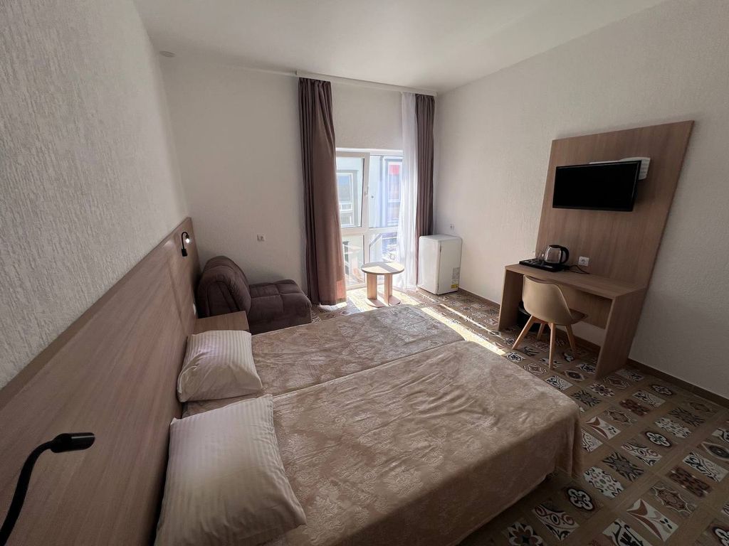 Четырёхместный номер стандарт с видом на бассейн