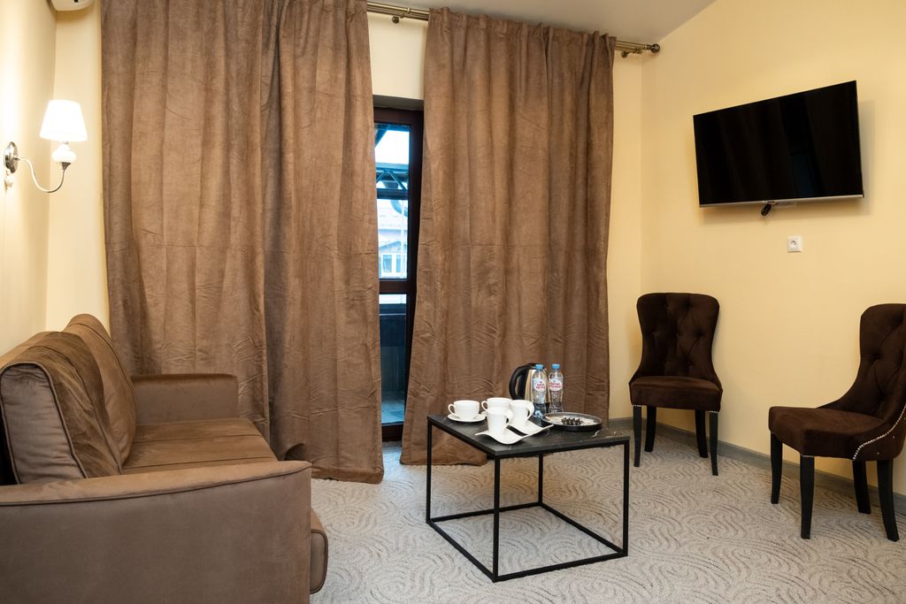 Семейный номер люкс с видом на город