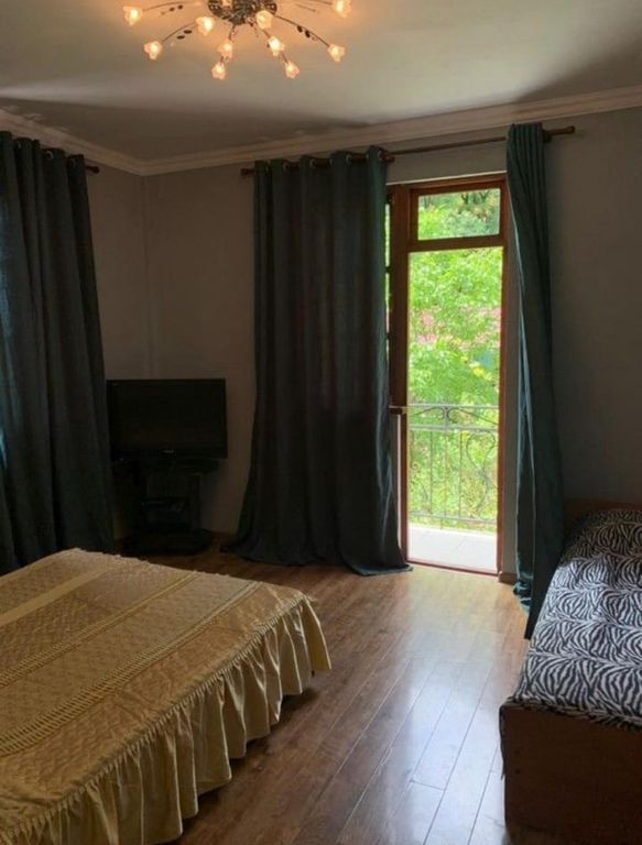 Трёхместный номер эконом с балконом