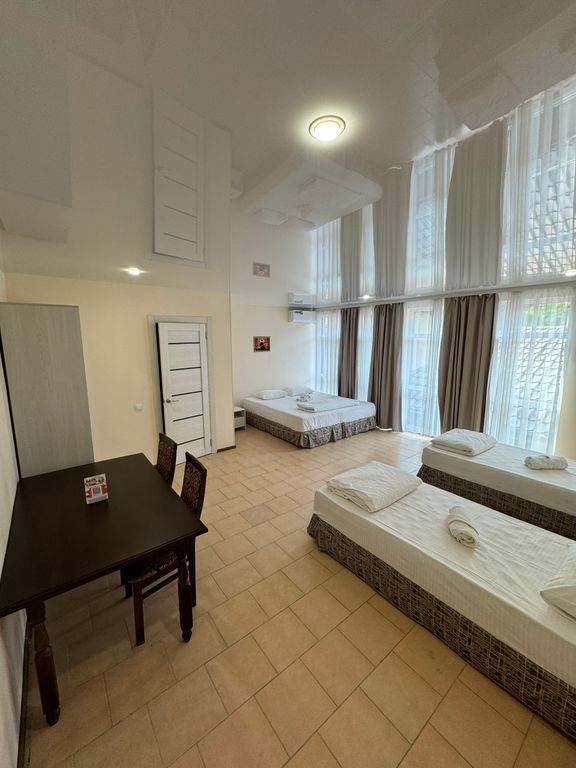 Четырёхместный номер с панорамными окнами