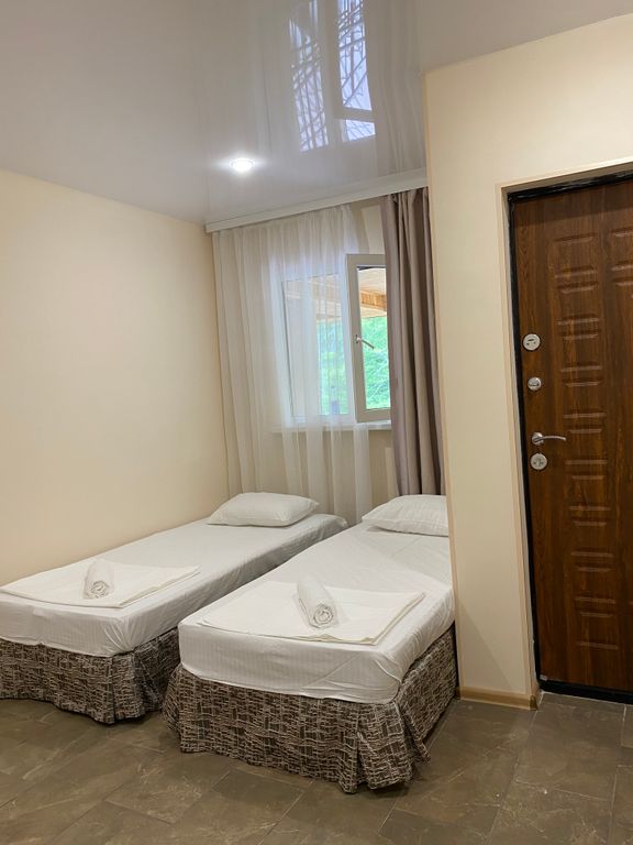 Двухместный номер с 2 отдельными кроватями эконом без кондиционера