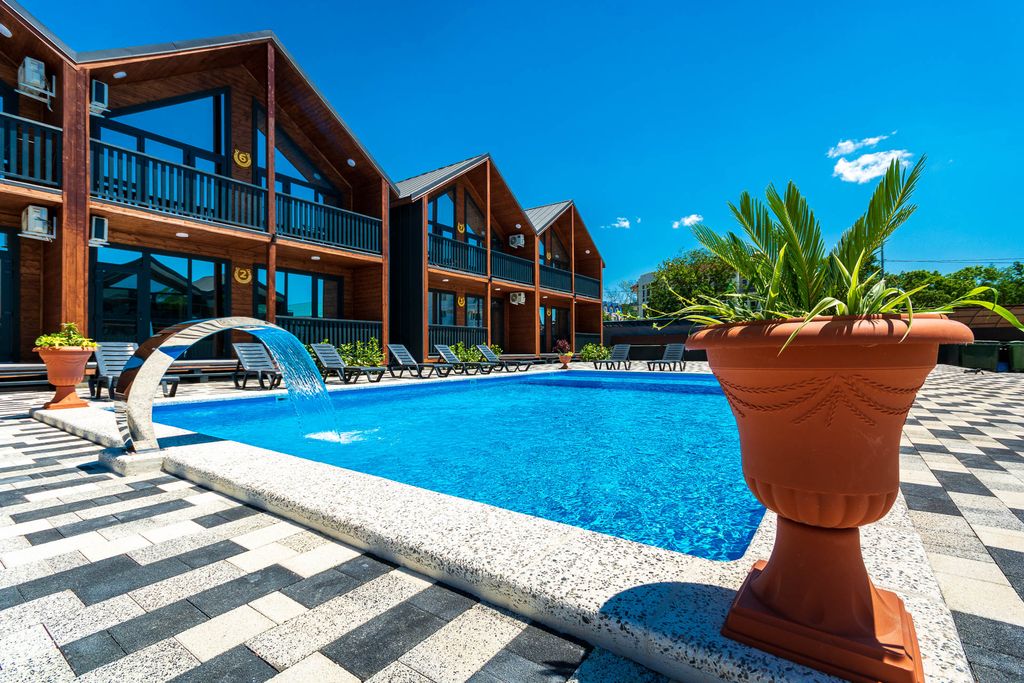 Апартаменты с видом на бассейн