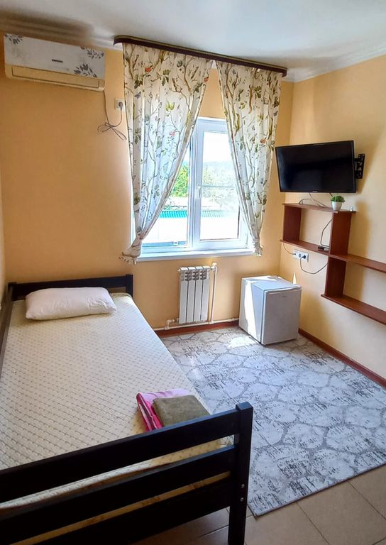 Трёхместный номер стандарт с видом на горы