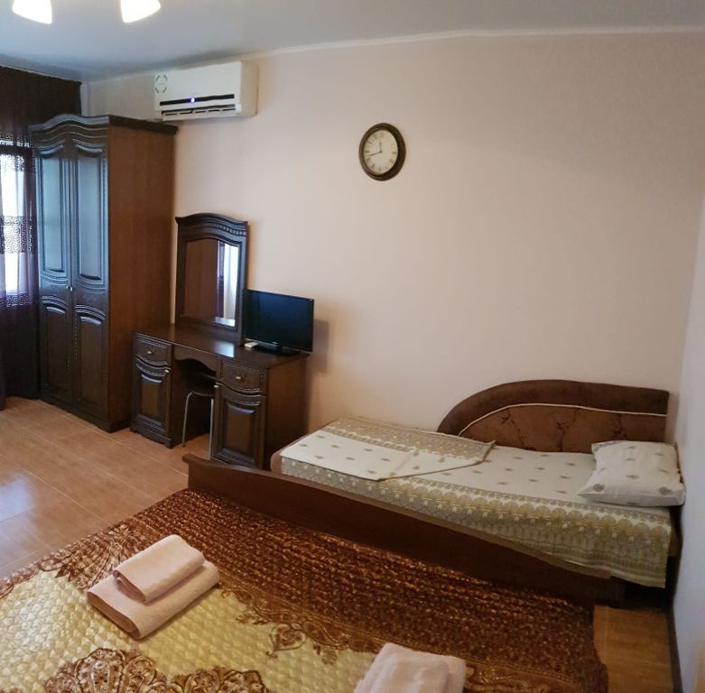 Трёхместный номер люкс с видом на горы