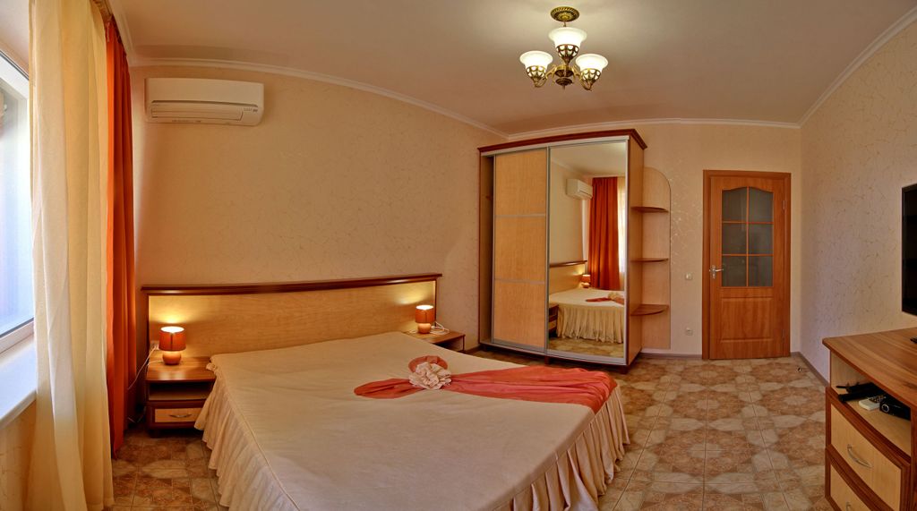 Четырёхместный номер двухкомнатный с балконом