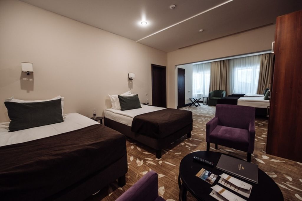 Семейный номер с четырьмя односпальными кроватями