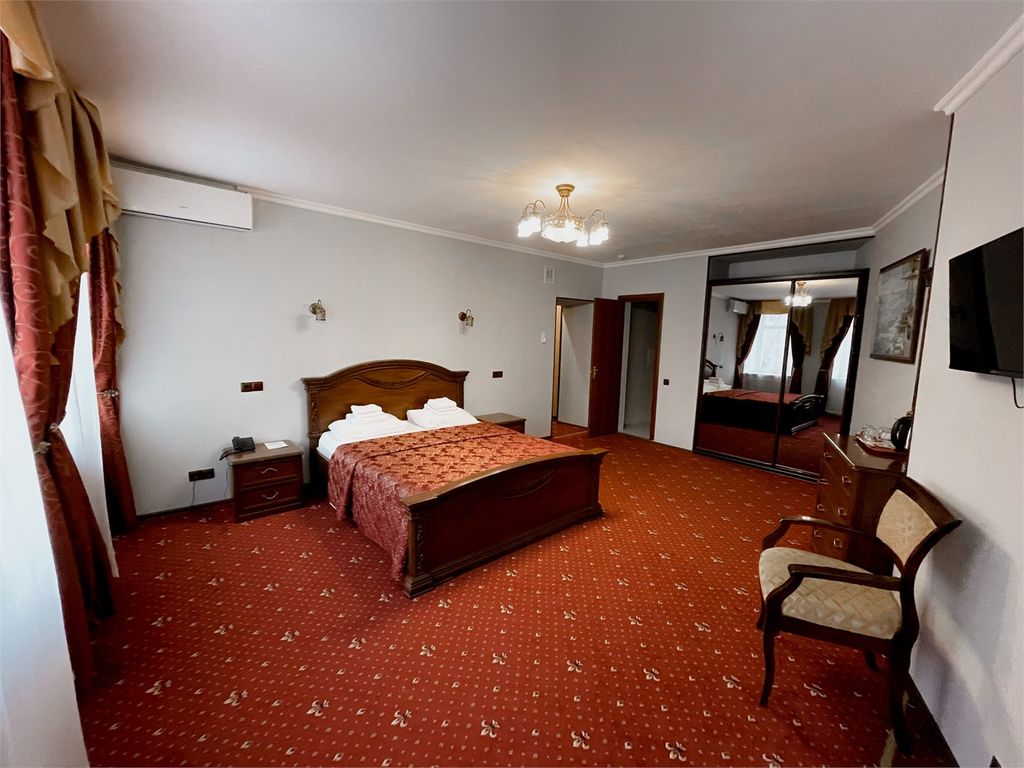 Двухместный номер с 1 кроватью полулюкс с джакузи (JS)