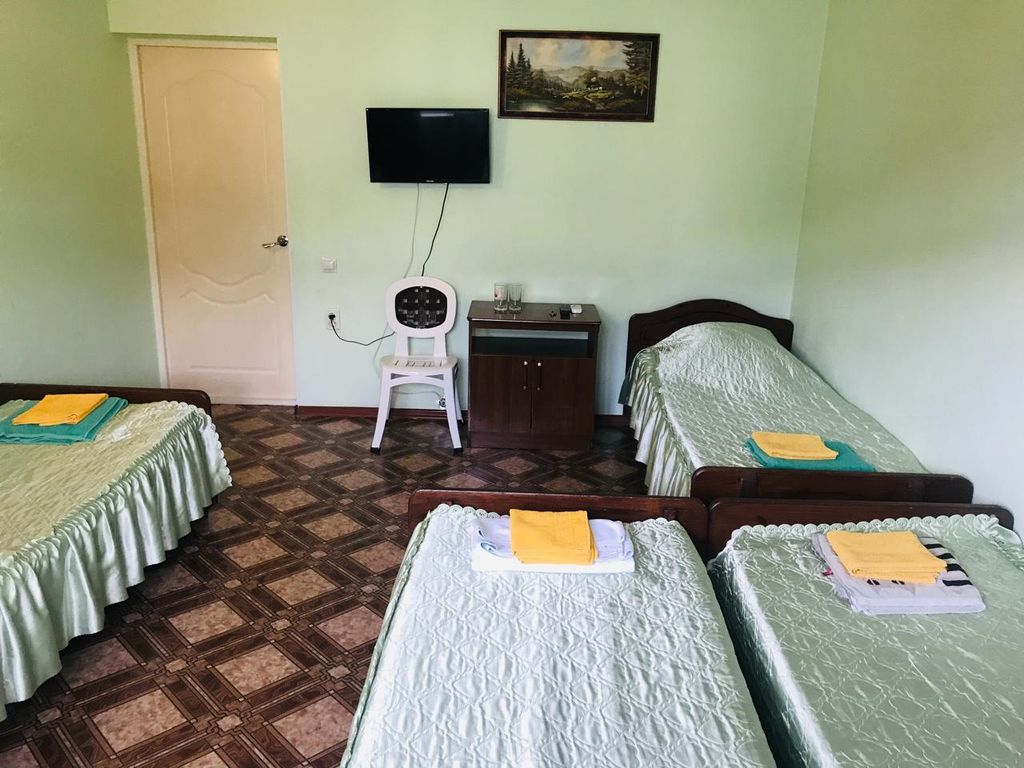 Четырёхместный номер эконом с видом на горы