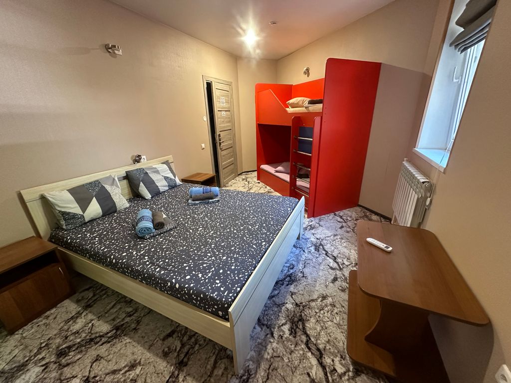 Семейный номер 4-местный с двуспальной кроватью