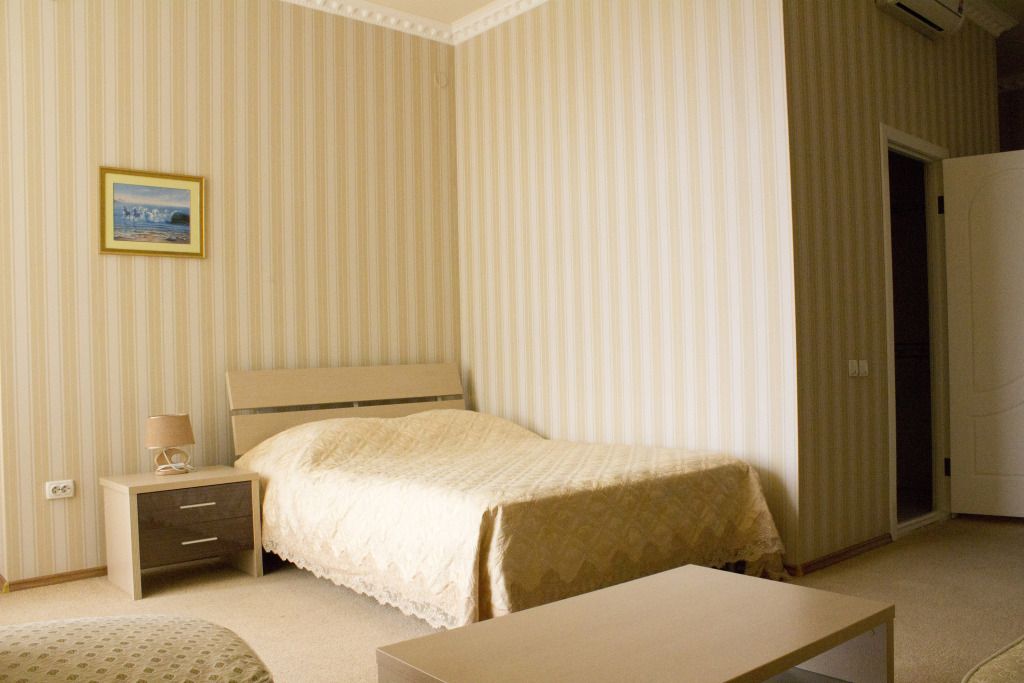 Двухместный номер с 1 кроватью джуниор сюит (полулюкс)