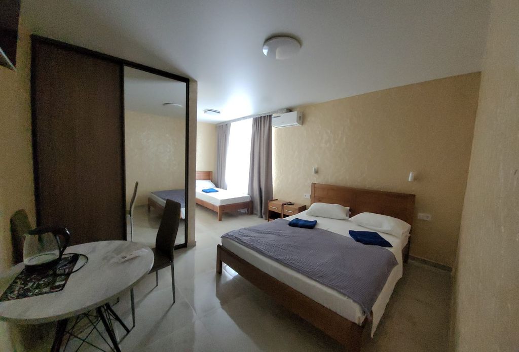 Трёхместный номер улучшенный с видом на горы