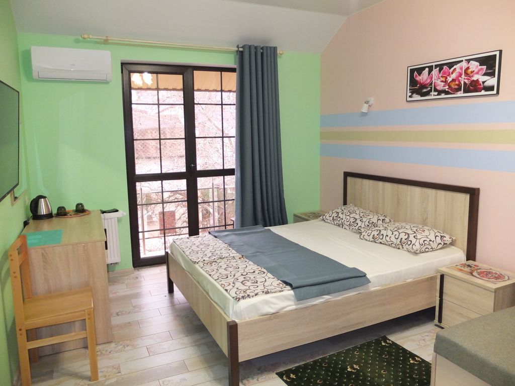 Трёхместный номер с балконом