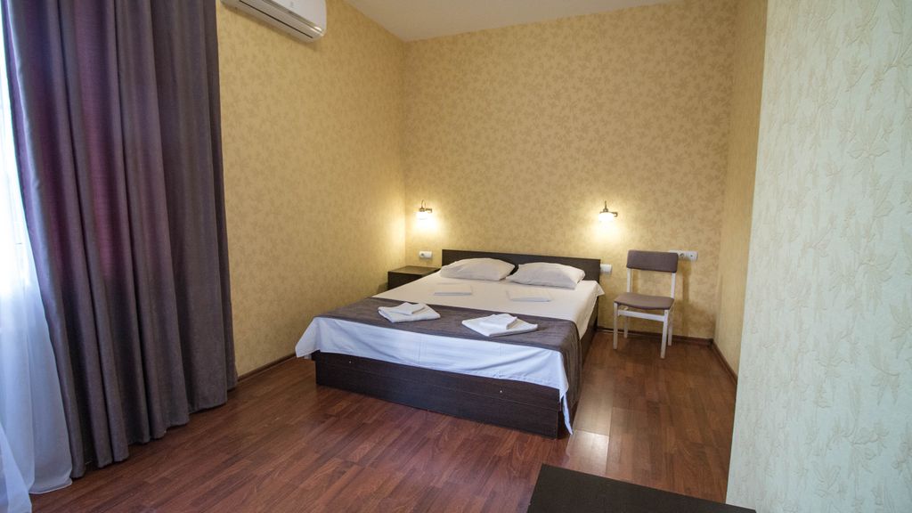 Четырёхместный номер cемейный с собственной ванной