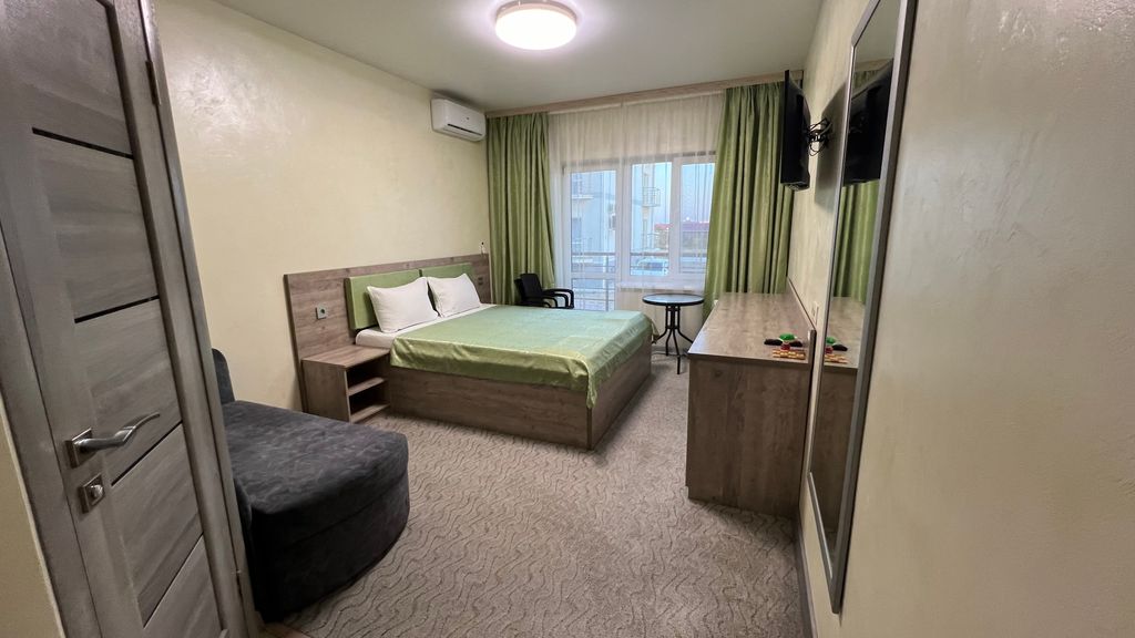 Трёхместный номер стандарт с видом на море