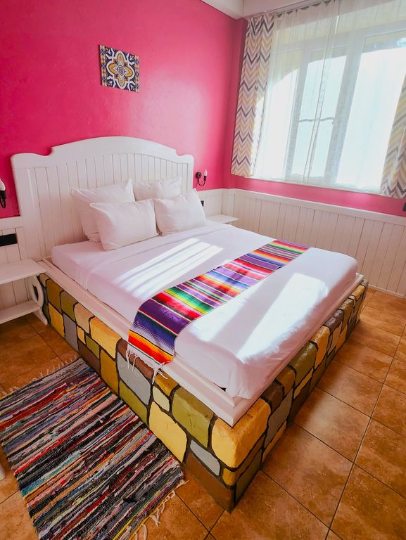 Четырёхместный номер лофт с выходом к бассейну