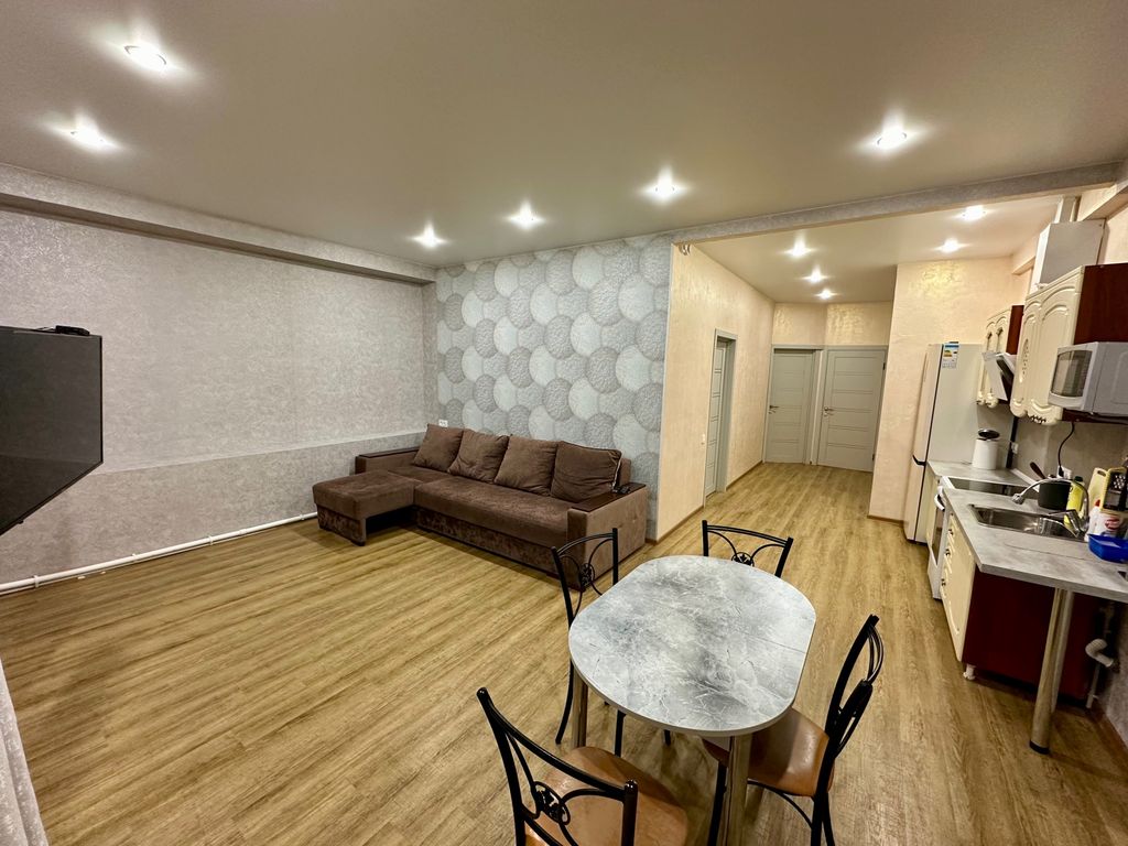 Семейный трехкомнатный квартирного типа