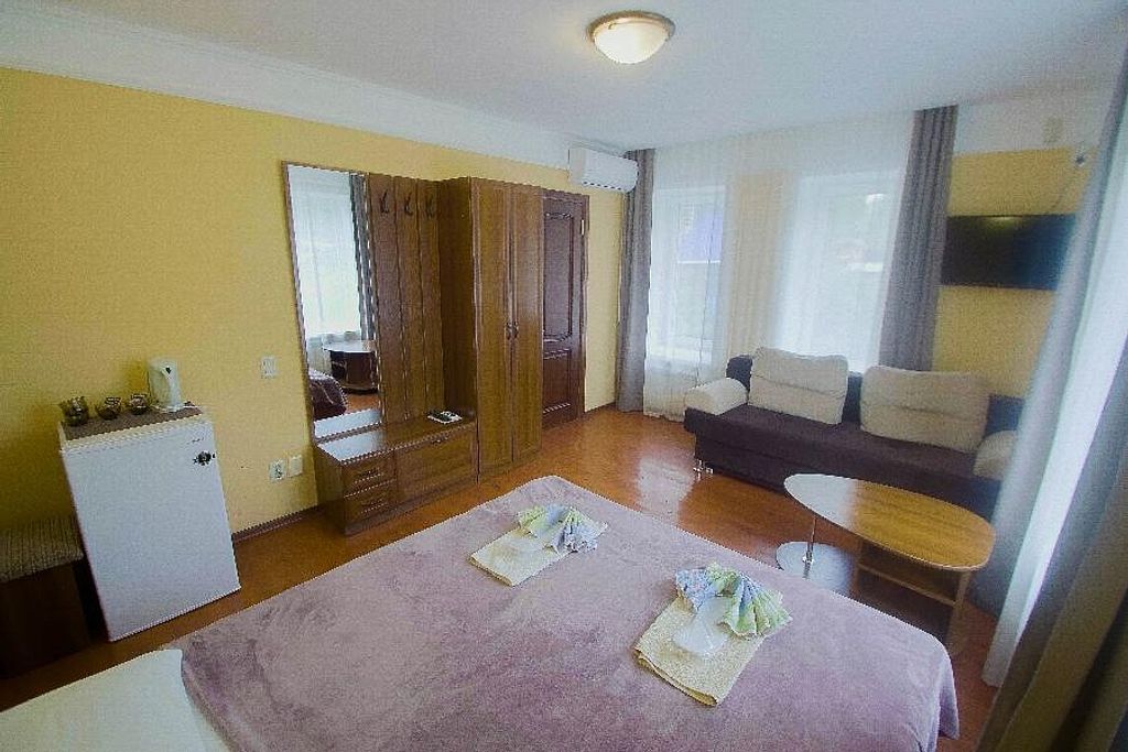 Четырёхместный номер улучшенный с видом на горы