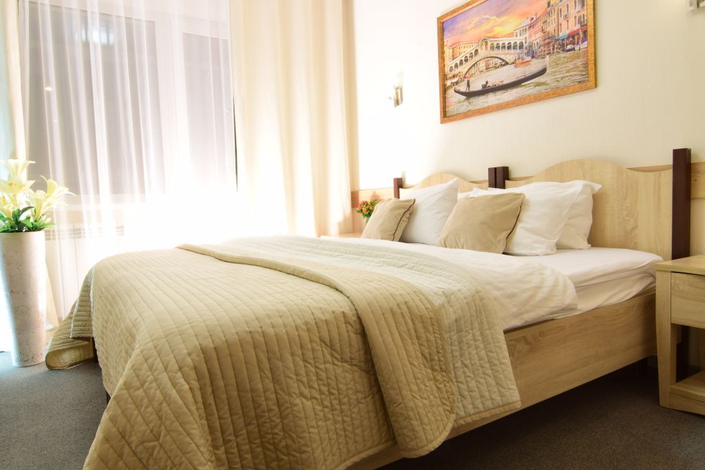 Двухместный номер с 1 кроватью улучшенный с балконом