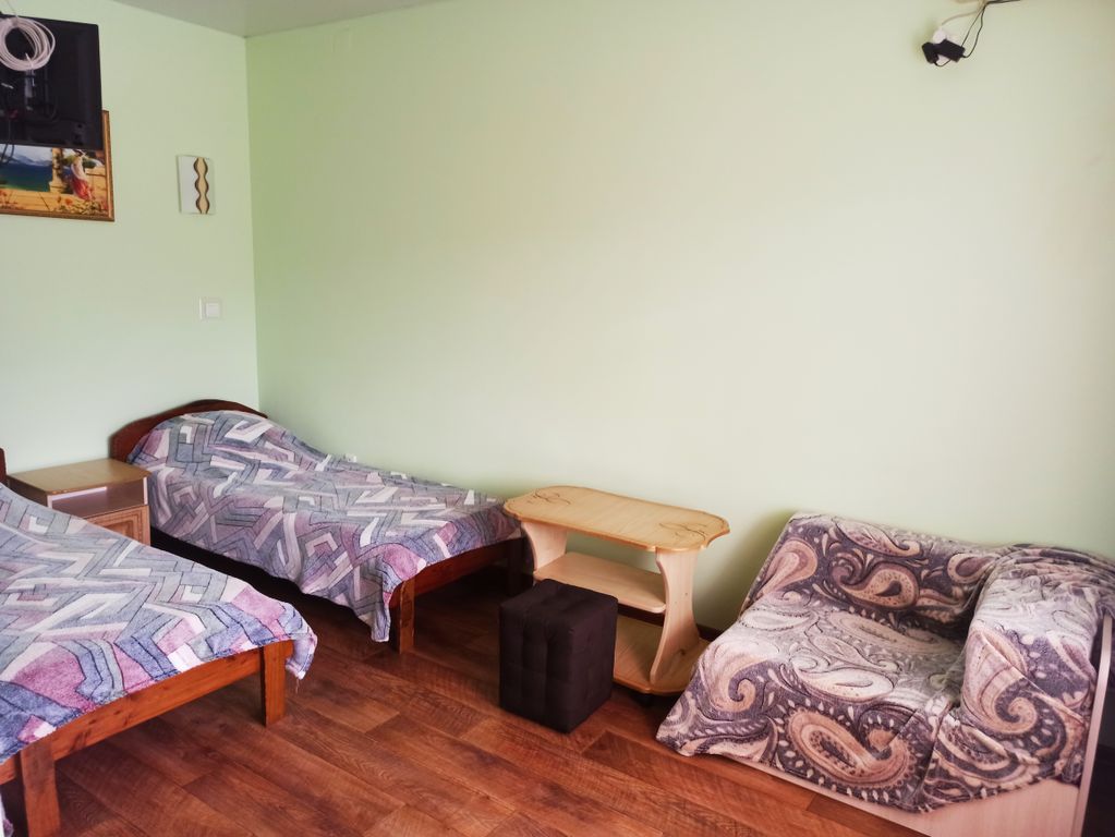 Трёхместный номер улучшенный с видом на горы