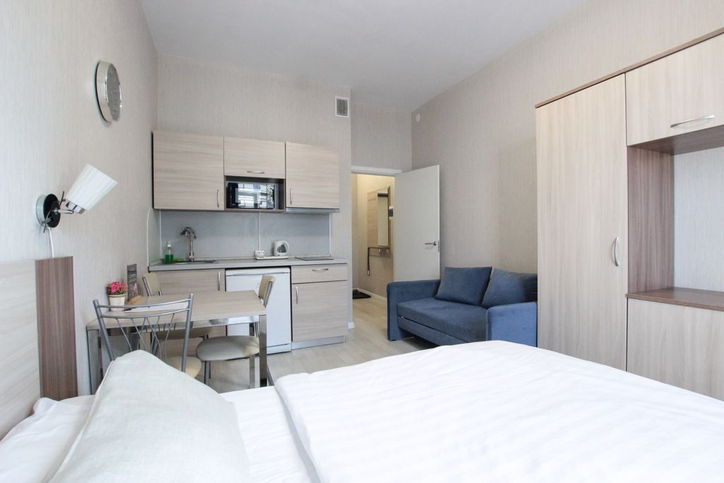 Семейный номер студия на 4 человека с французским балконом