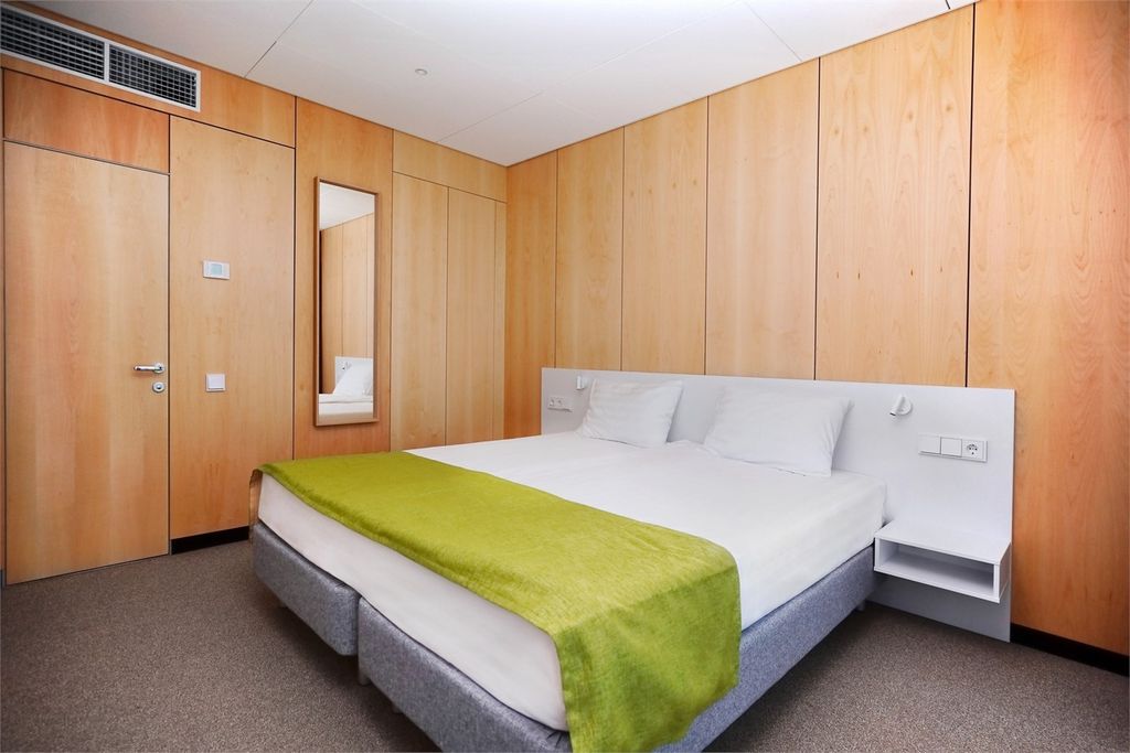 Четырёхместный номер Студия с отдельным входом для маломобильных групп населения