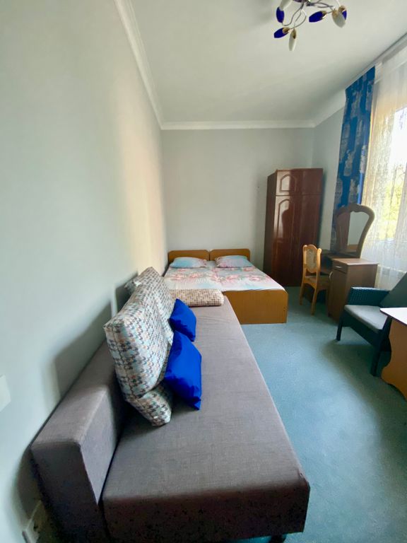 Четырёхместный номер стандарт с видом на город