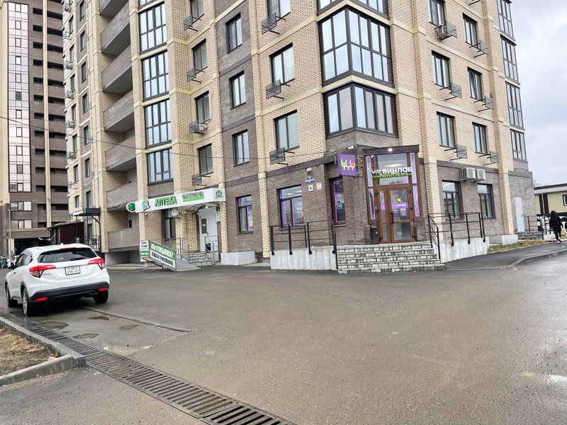 Вокруг дома: аптека , магазин «Винлаб»