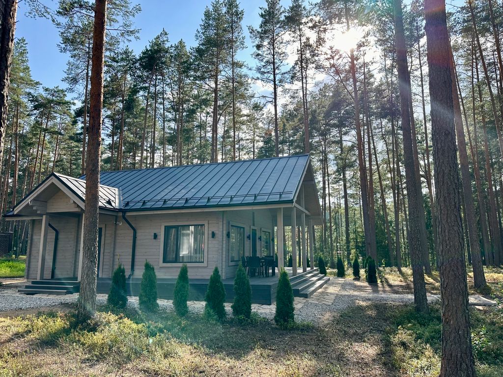 Дом Уютный дом в сосновом бору