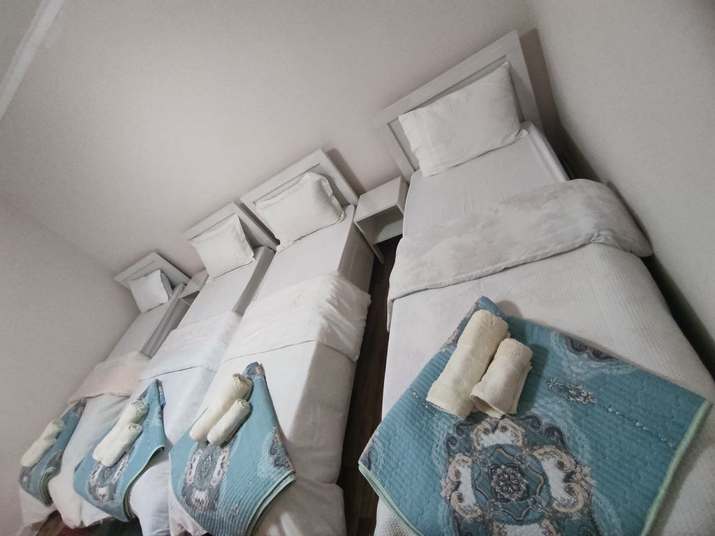 Четырёхместный номер с собственной душевой комнатой