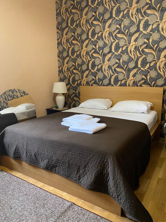 Трёхместный номер эконом с общей ванной